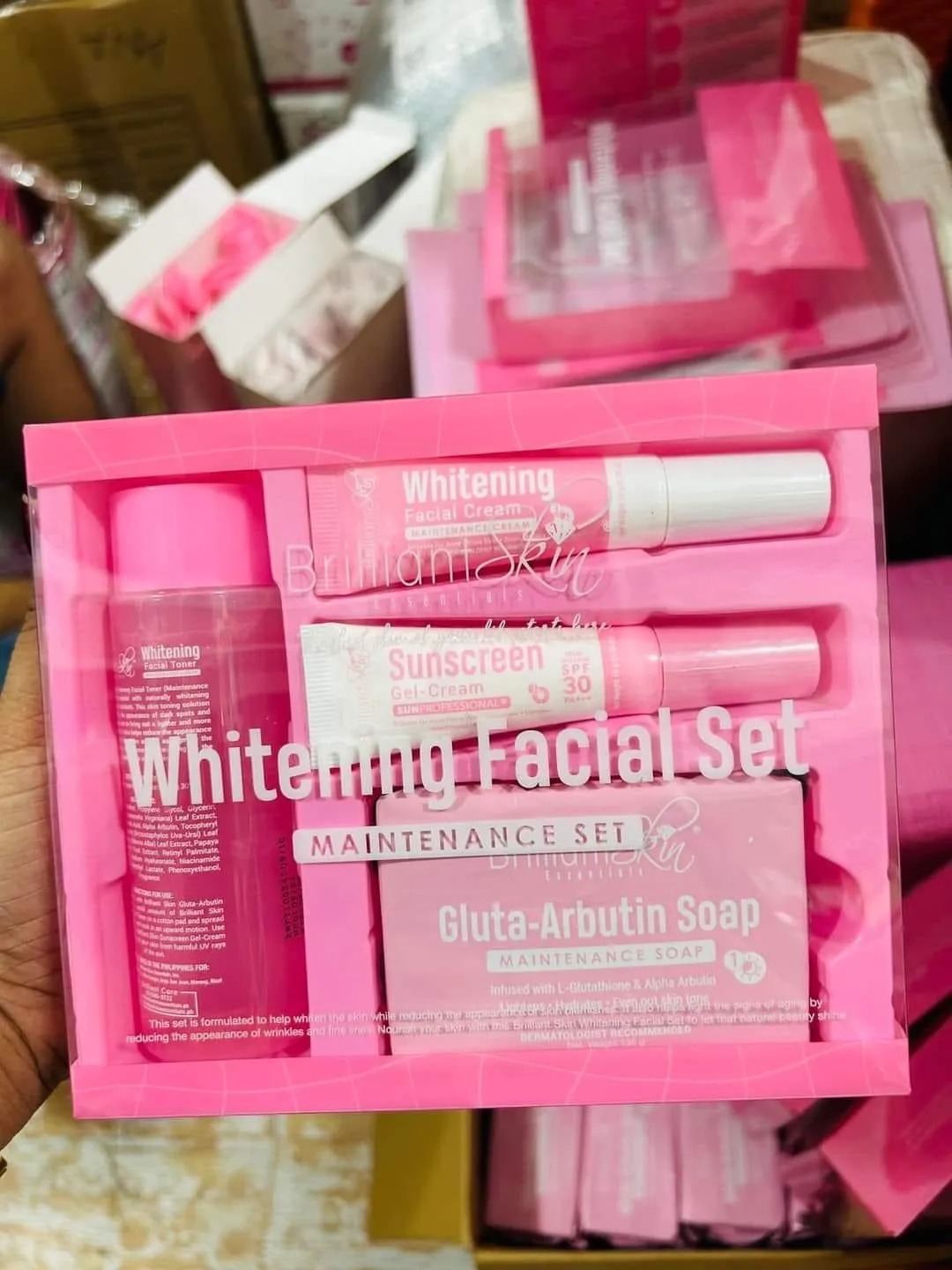 Brilliant Skin Essentials "NEW" Whitening Facial set ( Maintenance set ) - with 120ml toner