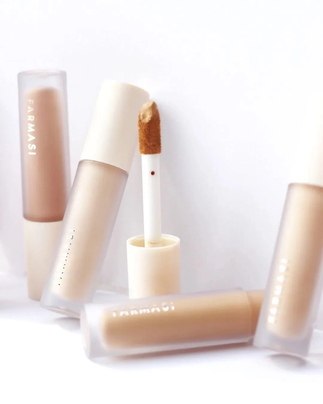 FARMASi Vfx Pro Liquid Concealer Makeup, All-in-one Full Coverage, Highly Pigmented Concealer for All Skin Type, Hide Shadows & Imperfections, Enhance Skin Fullness Foundation Concealer 0,24 Fl Oz W04